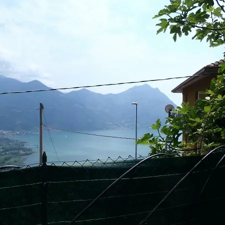 Flaccanicoalloggi Vakantiehuis Costa Volpino